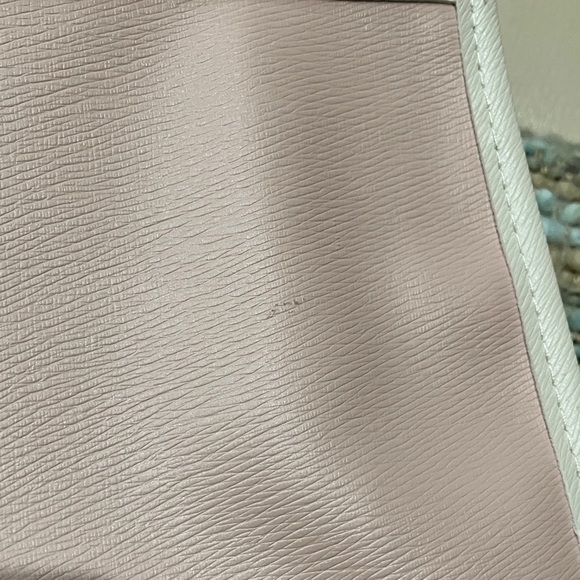 MICHAEL KORS, SMALL PINK, WHITE CLUTCH WRISTLET - Picture 16 of 16